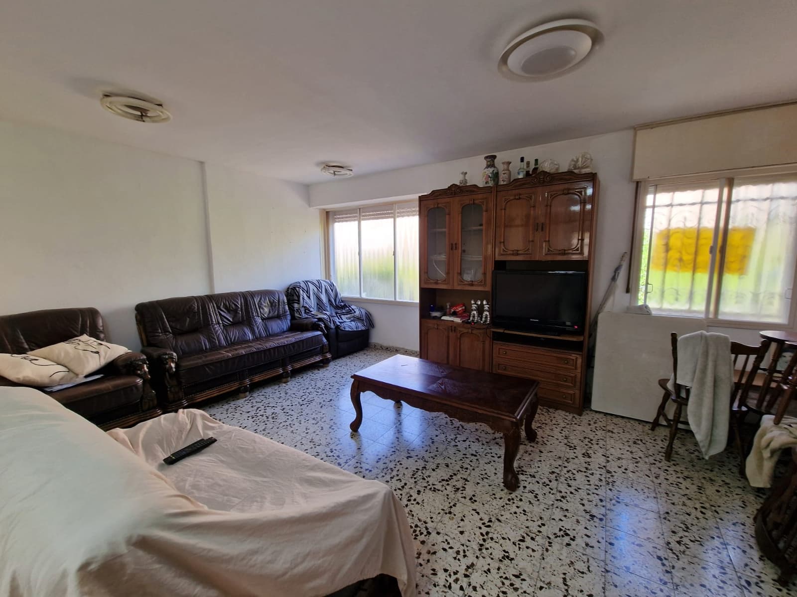 נשנה את עיצוב הנכס עם ריהוט דיגיטלי חדשני שממחיש את פוטנציאל הנכס לאחר שיפוץ.