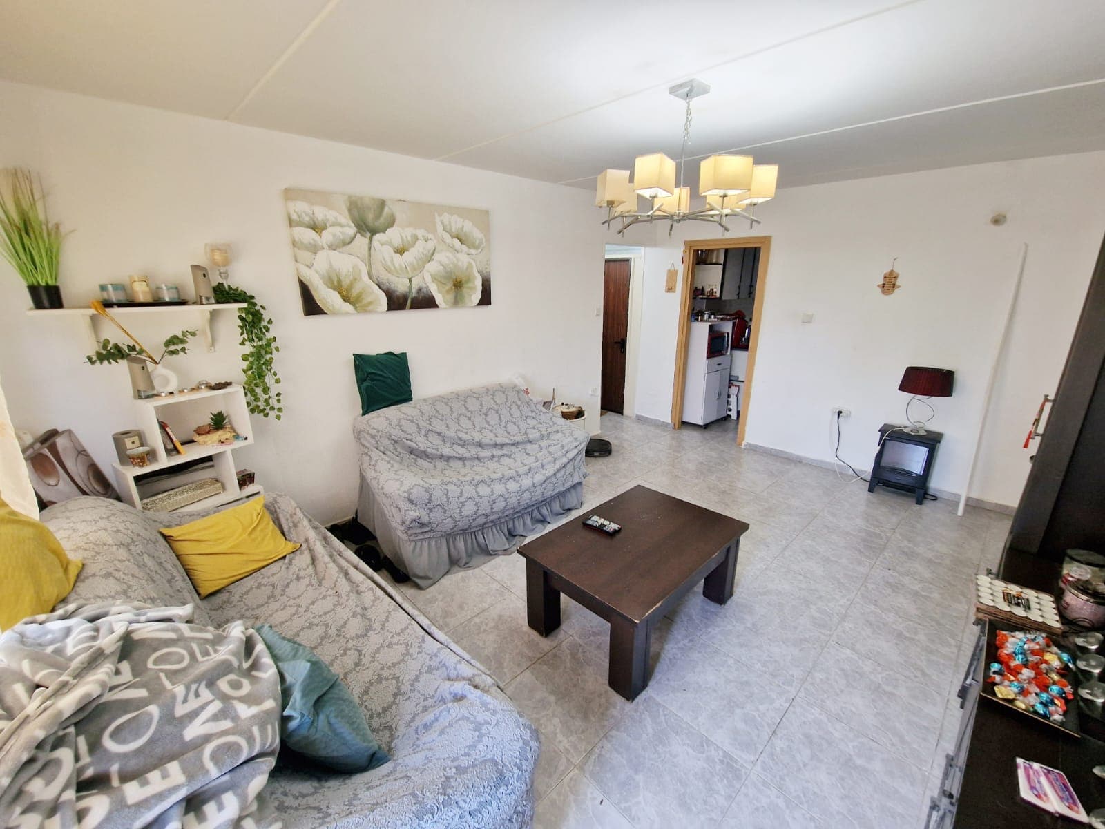 נרהט את הנכס הקיים עם ריהוט מתאים לחלל מבלי לשנות את עיצוב הנכס.