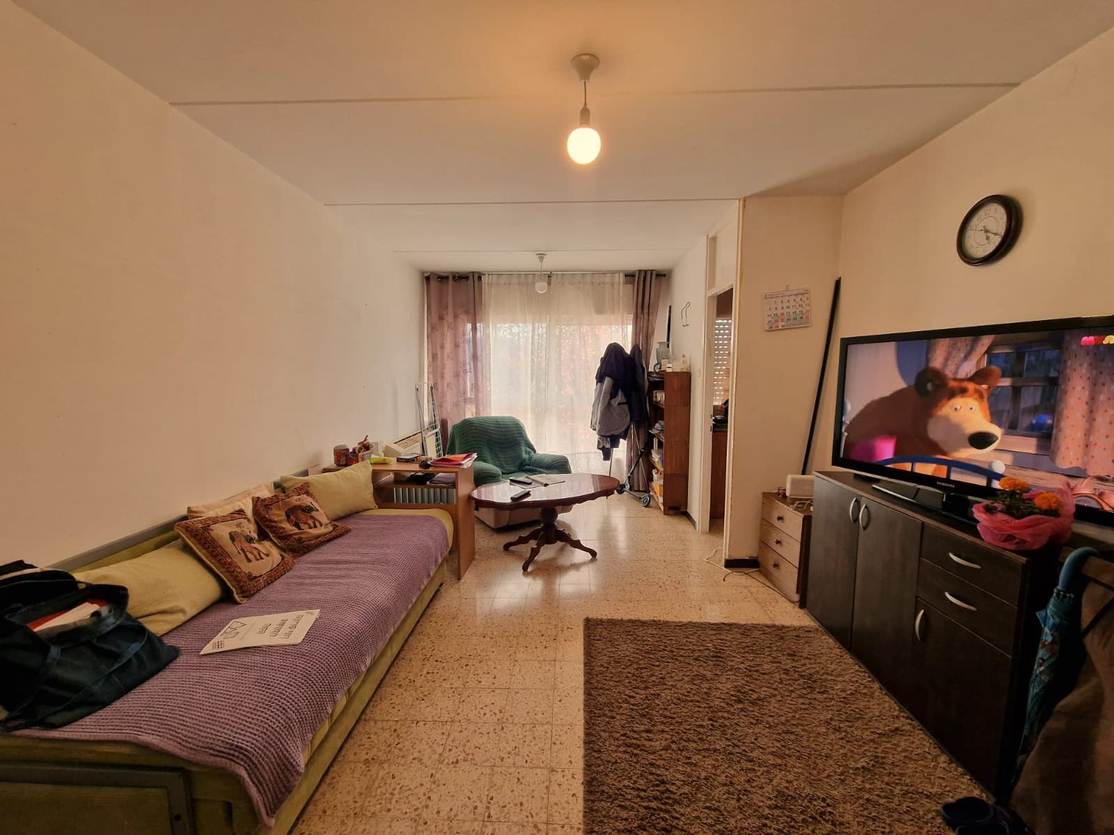 נסיר את הריהוט הקיים ונרהט מחדש, מבלי לפגוע בעיצוב המקורי.